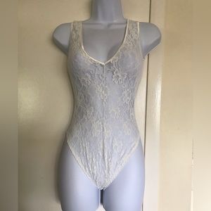 Gaviota , size M , woman’s intimates , white lace , sleeveless